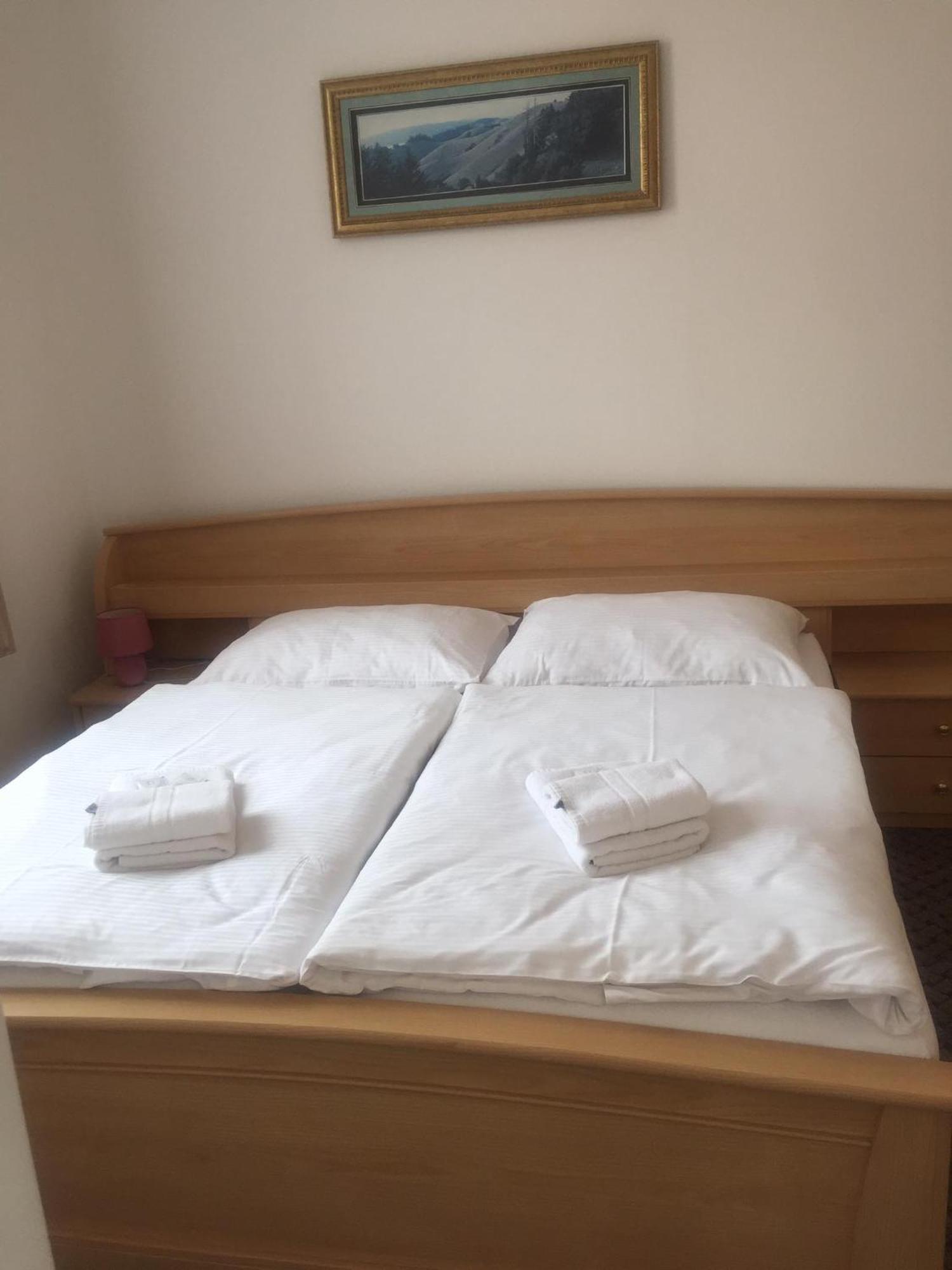 Penzion Eska S Pivovarem Mj Jince Dış mekan fotoğraf